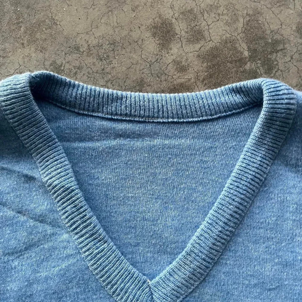 Vintage blue blank v neck sweater Measures xl